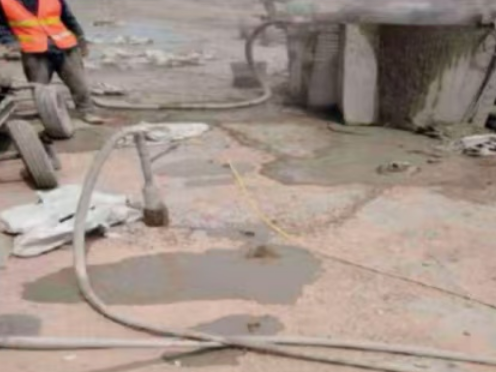 荔湾水泥混凝土路面板底注浆技术 路面脱空注浆整治方案