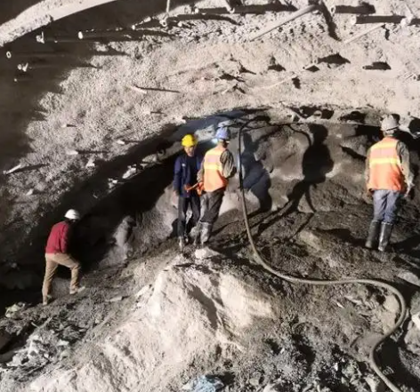 荔湾拱顶带模注浆料的施工流程及注意事项